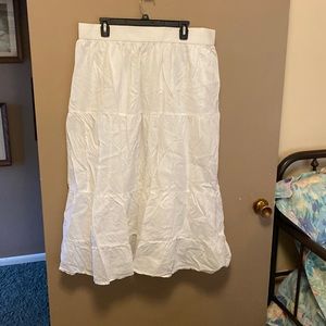 Studio west apparel long white skirt. 100% cotton size XL